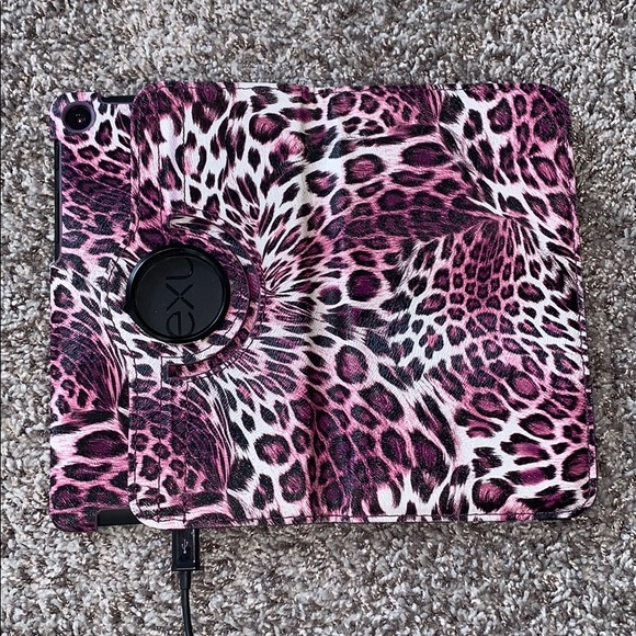 a nexus tablet + case and charging cord !